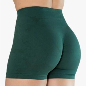 Aurola camo alpine green gym shorts